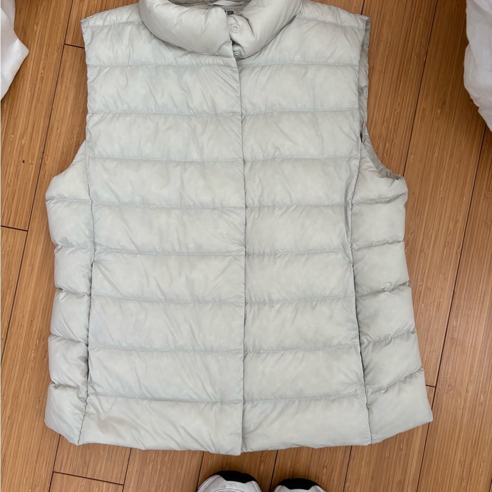 Uniqlo Women's Quilted Vest - Light Gray